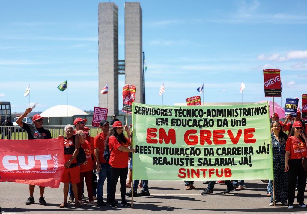 INSATISFAÇÃO - Protesto de servidores federais: ameaça de greve geral