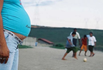 Uma em cada cinco jovens que teve filho na adolescência volta a engravidar