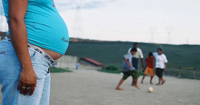 Uma em cada cinco jovens que teve filho na adolescência volta a engravidar