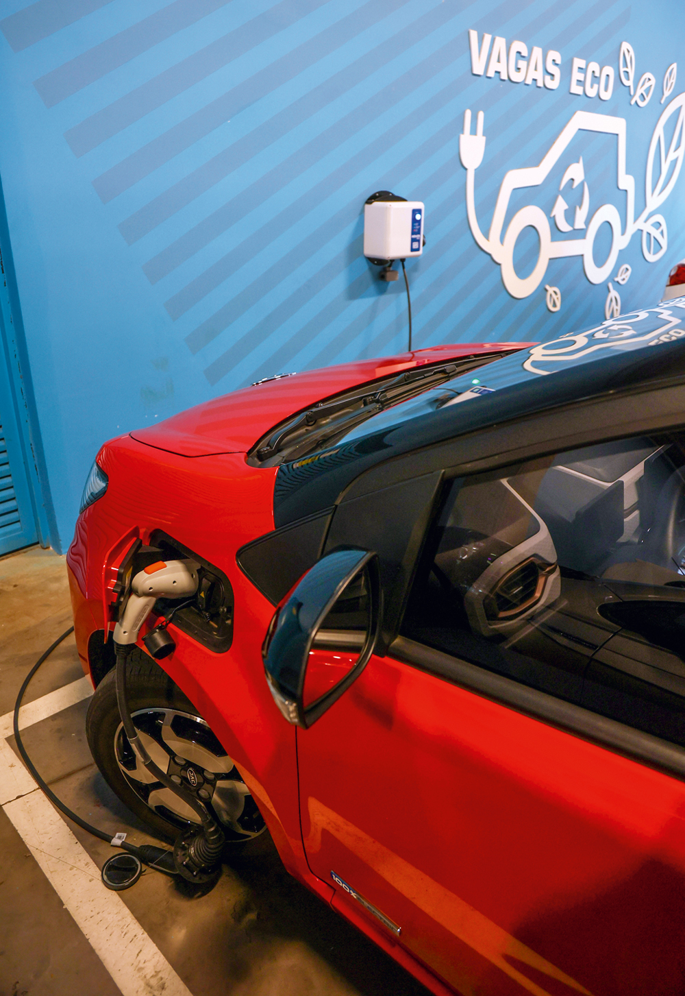 2249910_fotoarena.jpg Ponto de recarga de carro elétrico: a infraestrutura insuficiente é um entrave para a frota desse tipo crescer