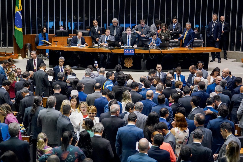ORÇAMENTO - Congresso: parlamentares argumentam que conhecem mais que ninguém as necessidades da população