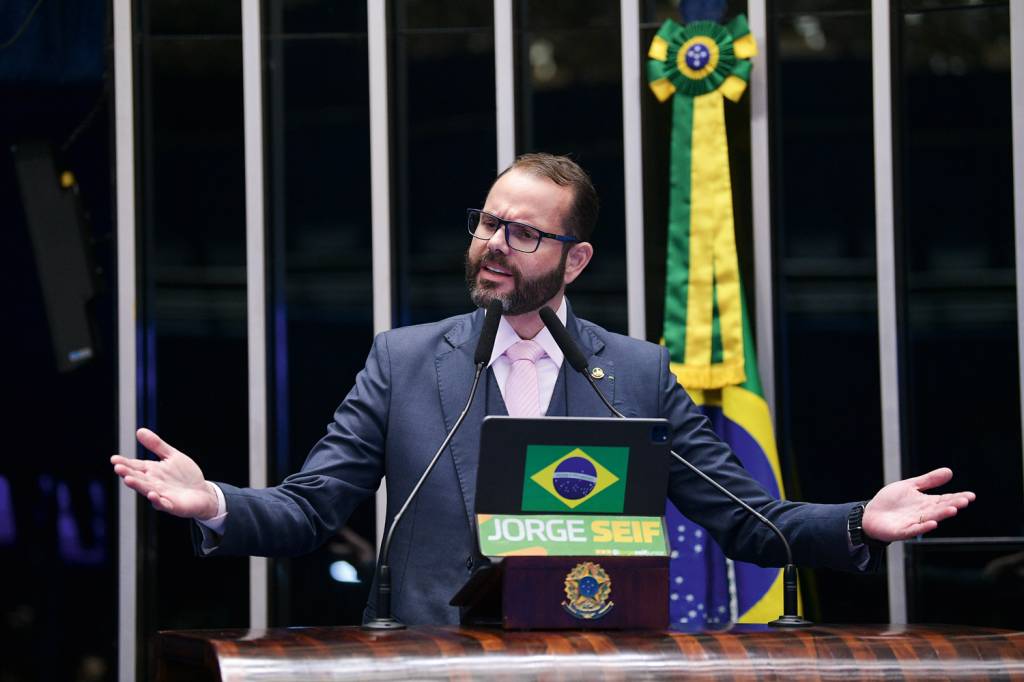 2D-(2)-53613538365_1aa3ebb15e_o.jpg PADRINHO - Jorge Seif: o senador contratou o filho de Bolsonaro como assessor em Santa Catarina
