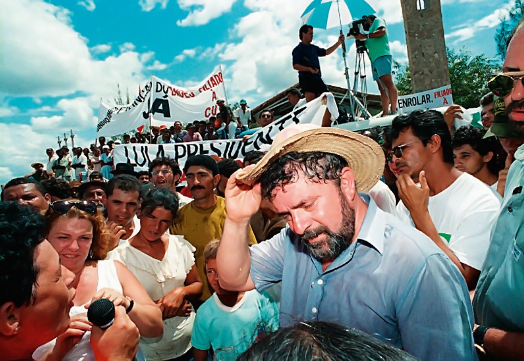 HISTÓRIA - Lula em Sergipe, em 1993: as Caravanas da Cidadania ajudaram a ampliar sua popularidade no Nordeste