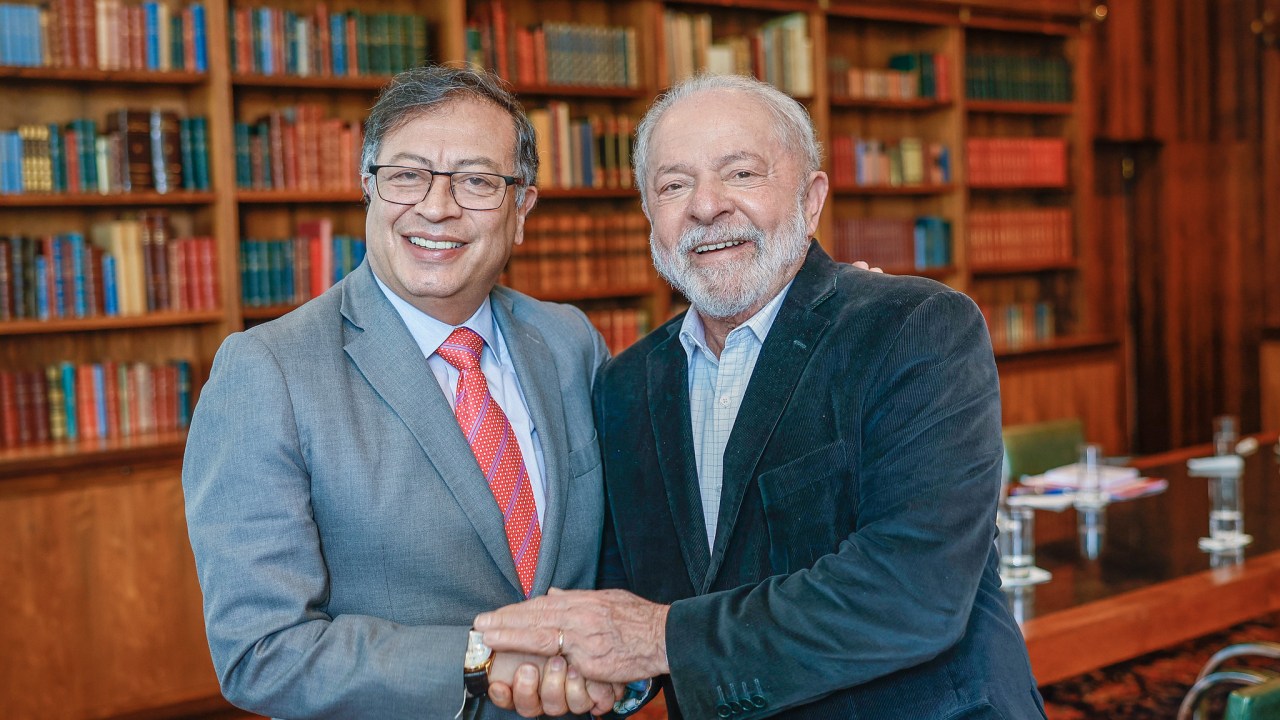 Lula e Gustavo Petro durante visita do presidente colombiano ao Brasil, em maio de 2023