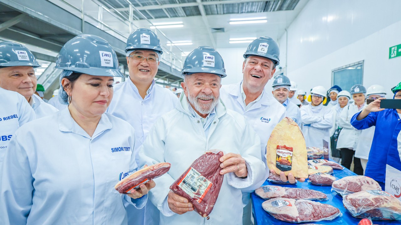 O presidente Luiz Inácio Lula da Silva durante visita a planta frigorífica em Campo Grande (MS)