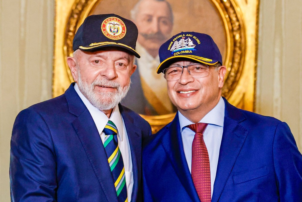 Lula e Gustavo Petro durante visita do presidente brasileiro à Colômbia
