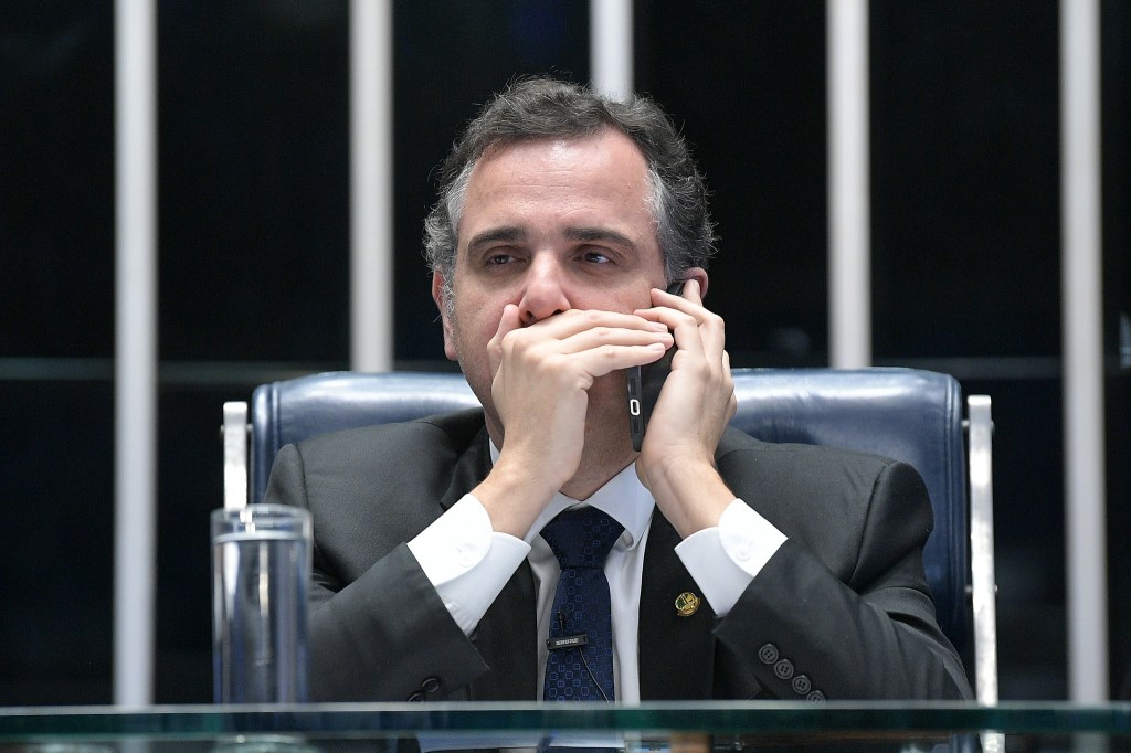 O ministro das Relações Exteriores do Brasil, Mauro Vieira, e o chanceler do Irã, Hossein Amirabdollahian, que morreu em um acidente de helicóptero no último domingo