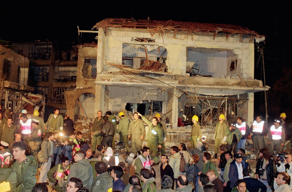 1991 - Alvo israelense atingido por míssil do Iraque em Tel-Aviv: sem revide