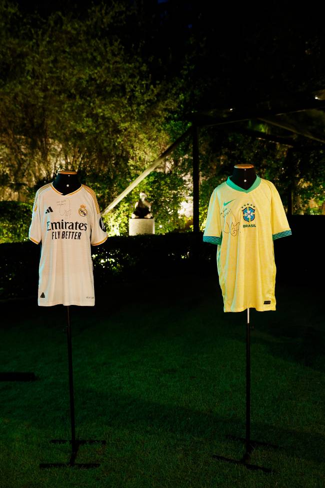 Camisas autografadas por Vini Jr. – Camisas autografadas por Vini Jr. –