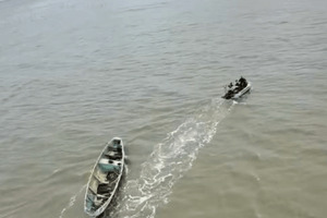 barco à deriva no Pará