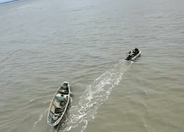 barco à deriva no Pará