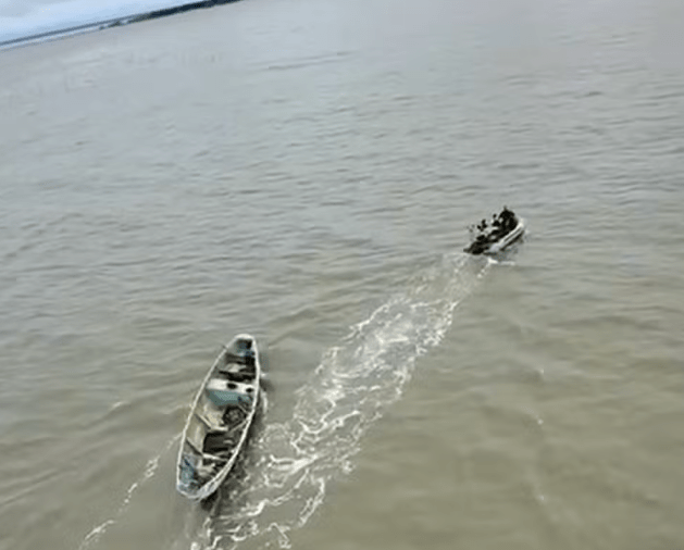 barco à deriva no Pará