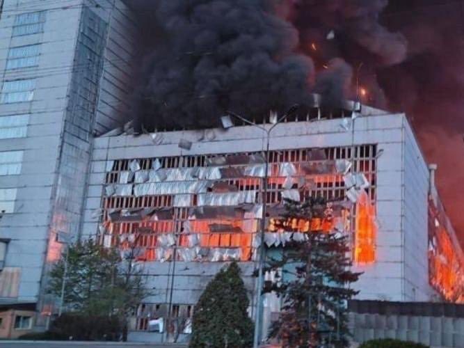 A central eléctrica destruída nos arredores da capital ucraniana, um importante fornecedor de energia para as regiões de Kiev, Cherkasy e Zhytomyr, é a terceira e última instalação propriedade da empresa estatal de energia Centrenergo. 11/04/2024 -