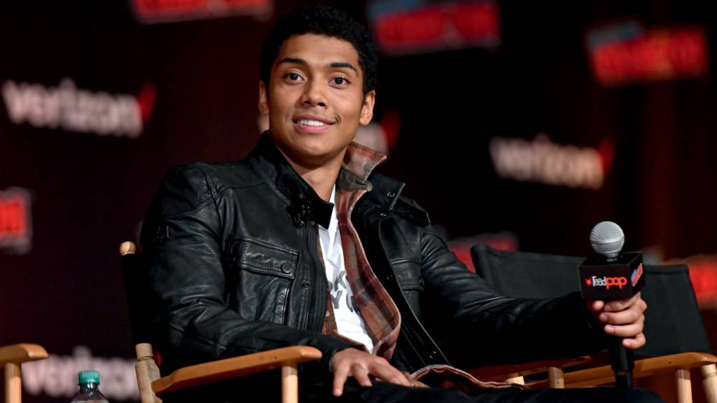 New York Comic Con 2018 – Day 2 TRAGÉDIA - O ator Chance Perdomo: morte em um acidente de moto, com apenas 27 anos