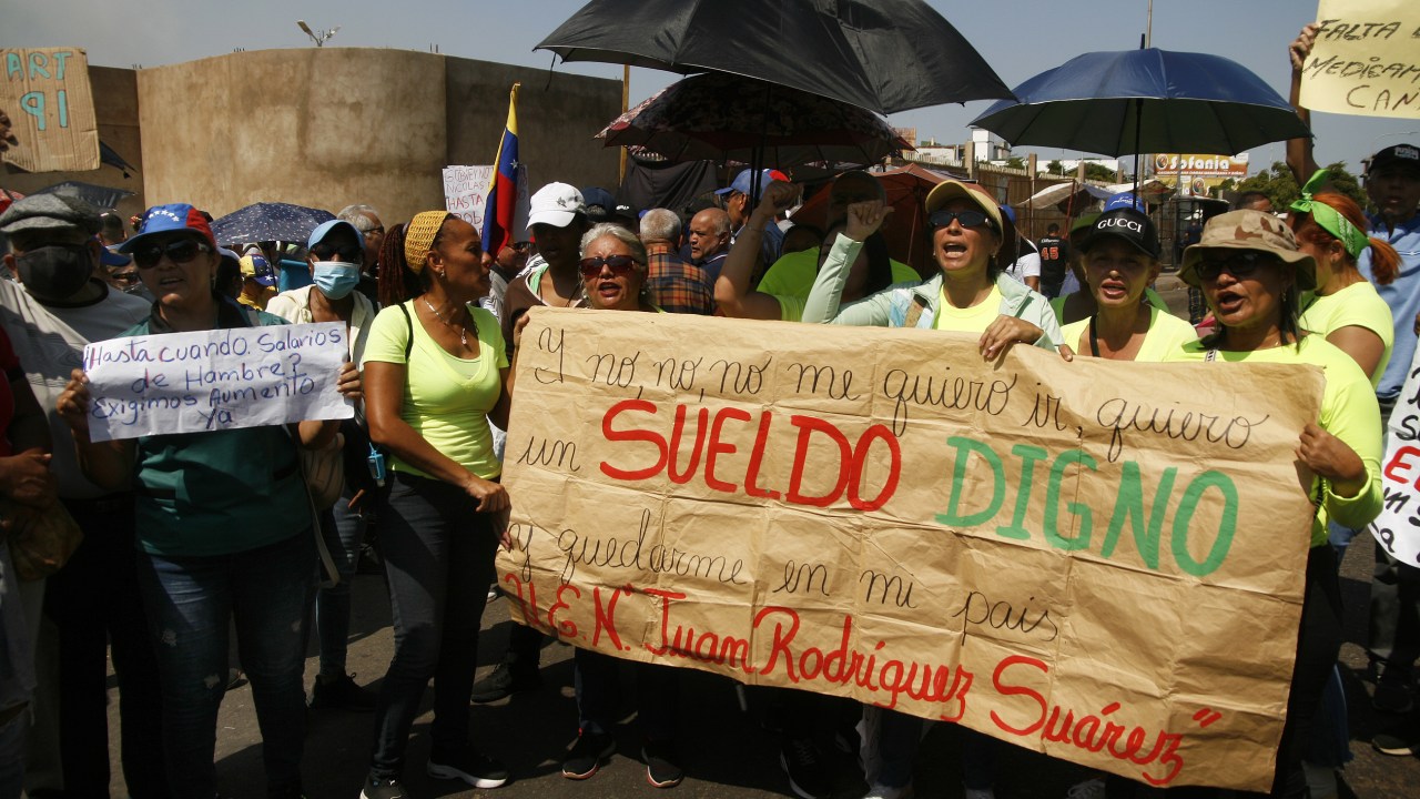 March 27, 2023, Marcaibo, Venezuela:. The unions of the education sector take to the streets to protest to demand salary claims from the administration of President Nicolás Maduro, and fair labor treatment by the State. Teachers of all levels demand that the salary be indexed to the value of the dollar, considering the rampant inflation that the country suffers.on March 27, 2023 in Marcaibo, Venezuela. (Photo credit should read Humberto Matheus/ Eyepix Group/Future Publishing via Getty Images)
