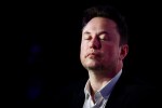 Mais um dia na vida de Elon Musk: ações da Tesla caem, carros encalham