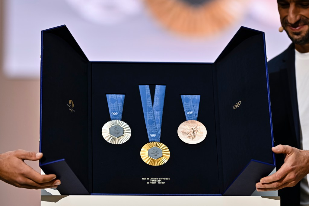 Medalhas produzidas para os Jogos Olímpicos e Paraolímpicos de Paris em 2024