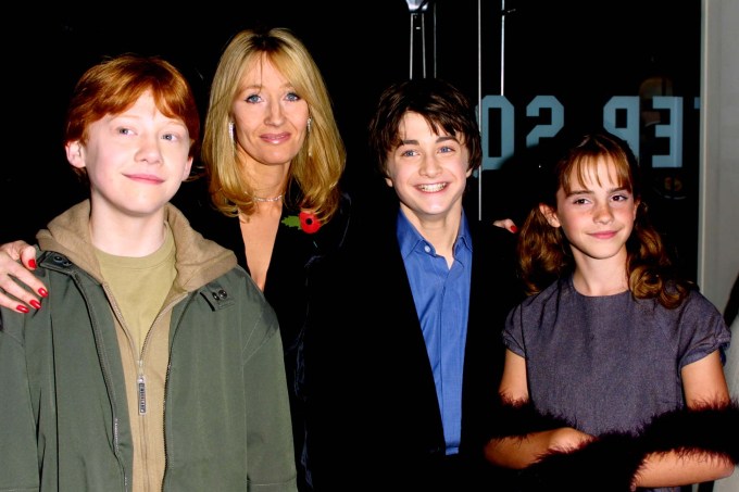 Rupert Grint, JK Rowling, Daniel Radcliffe e Emma Watson na estreia de ‘Harry Potter e a Pedra Filosofal’ em Londres, em 2001