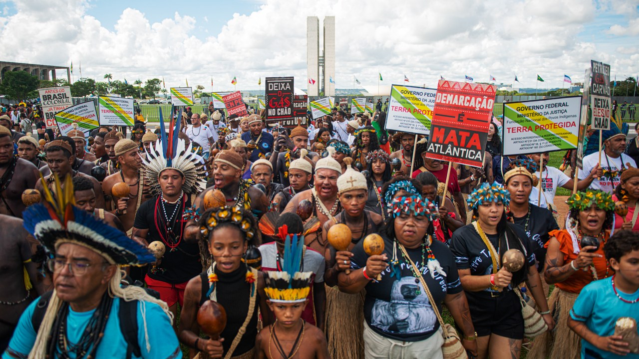 ATO - Manifestação em Brasília: críticas pela demora na demarcação de terras e protestos contra a lei do marco temporal