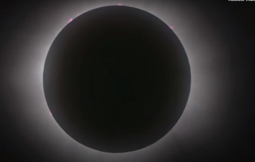 TOTAL - O eclipse solar chega até Mazatlán, no México, às 15h10 (horário do Brasil) -