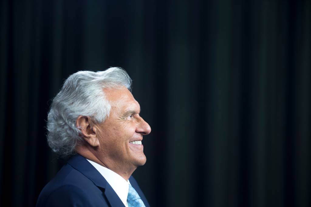 Caiado desafia Bolsonaro para se legitimar como candidato da direita