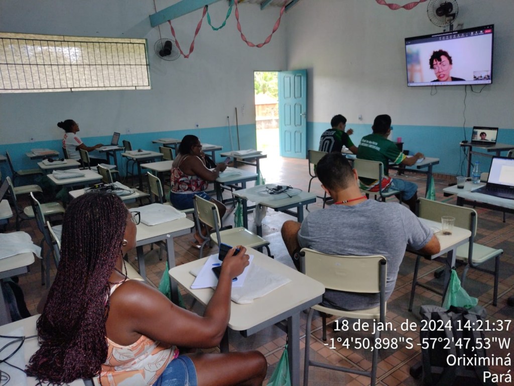 Sala de aula com ensino a distância em comunidade quilombola no Pará