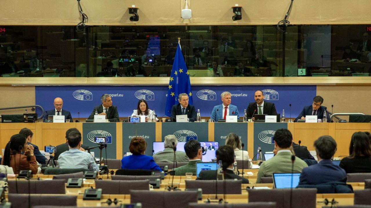 Deputados brasileiros participaram de sessão no Parlamento Europeu