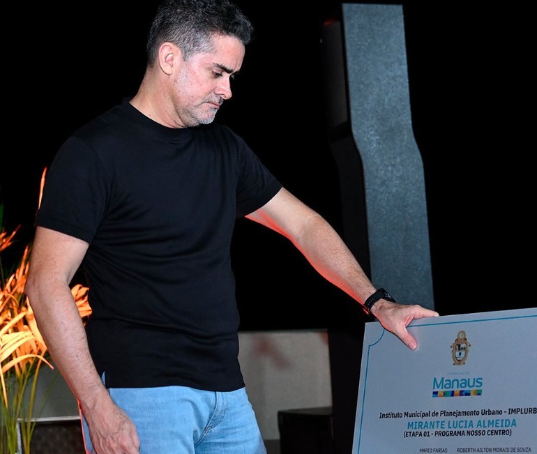 Prefeito de Manaus vira alvo de CPI após vazar vídeo com suposta propina