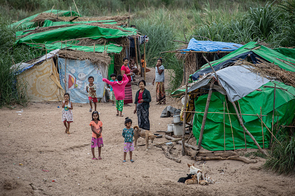 Cidadãos do estado de Kayin, em Mianmar, em abrigo temporário de refúgio durante a guerra civil no país. 03/04/2022