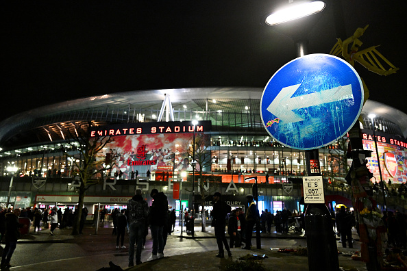 Torcedores chegando no Estádio Emirates, em Londres, para o jogo entre o Arsenal e o Porto. 12/03/2024