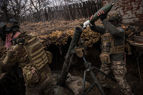 Soldados ucranianos em Toretsk, local de ataque na guerra contra a Rússia. 26/03/2024