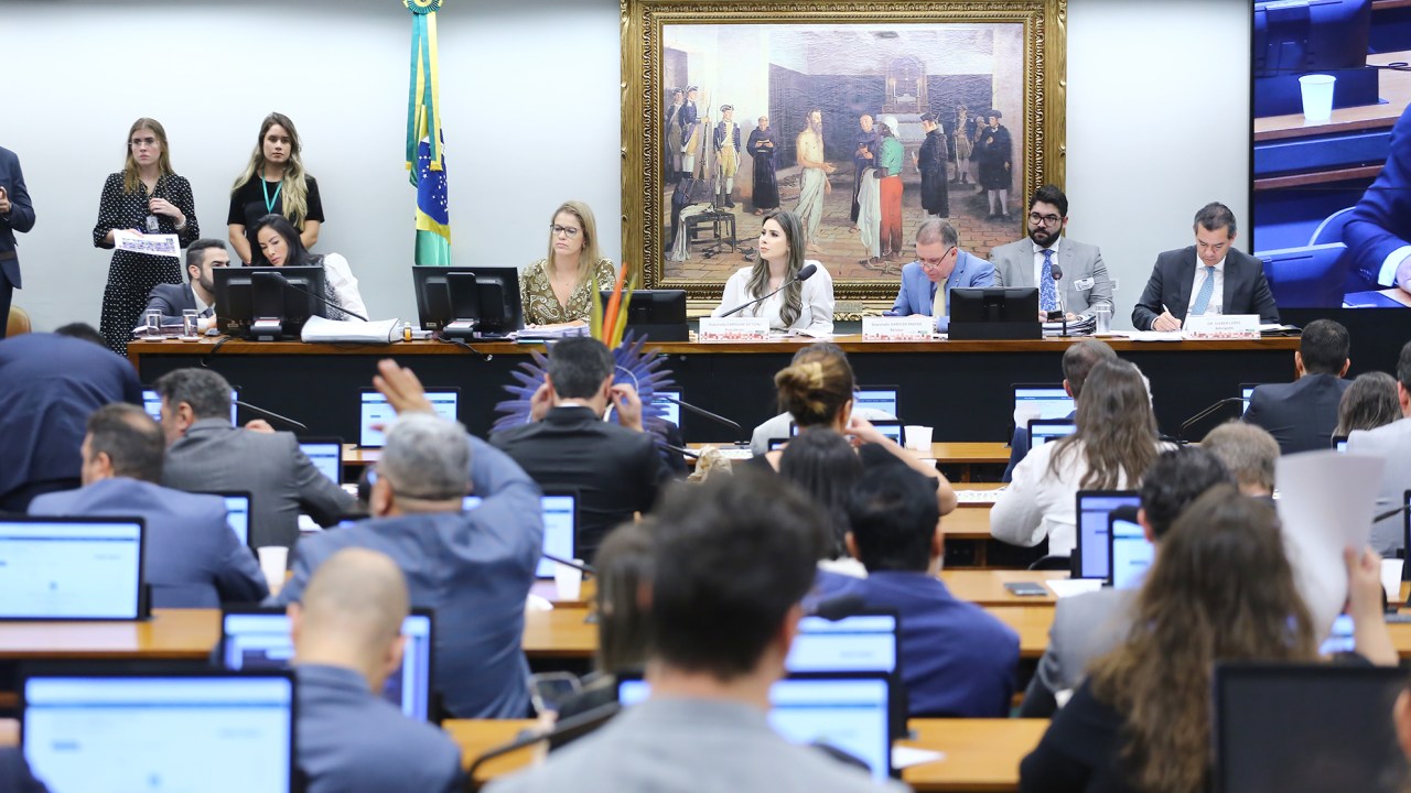 Comissão de Constituição e Justiça da Câmara durante discussão sobre a prisão preventiva de Chiquinho Brazão