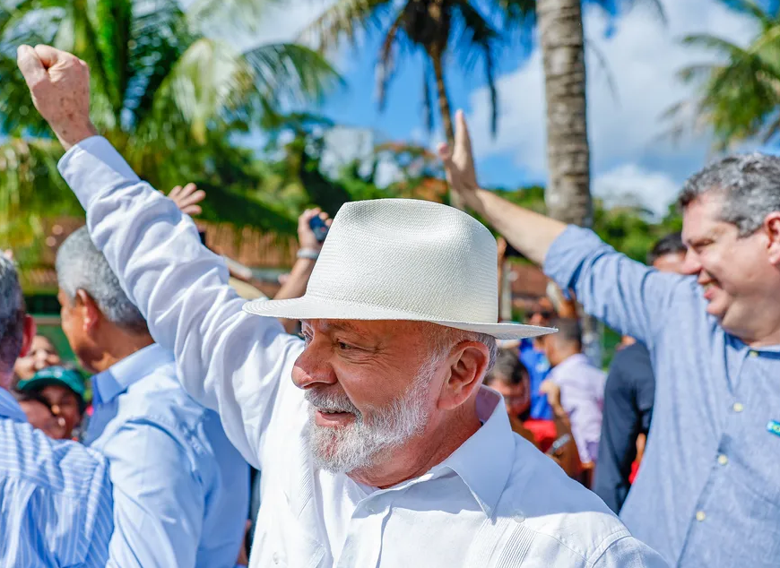 Lula tenta refazer pontes com o agro, mas recebe críticas por causa do MST