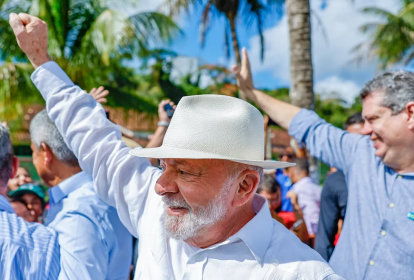 Lula durante cerimônia de início das obras do Trecho 1 da Ferrovia de Integração Oeste-Leste