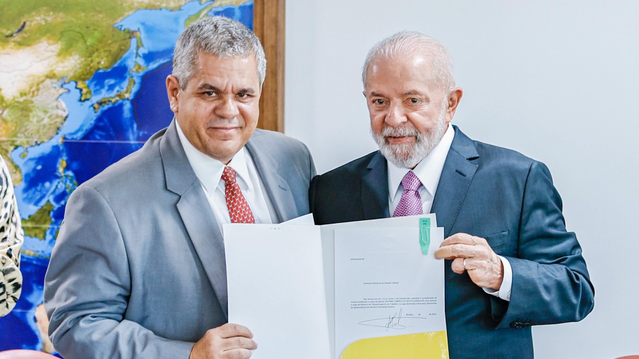 O presidente Lula e o advogado Antonio Fabrício de Matos Gonçalves, indicado para uma maga de ministro do TST