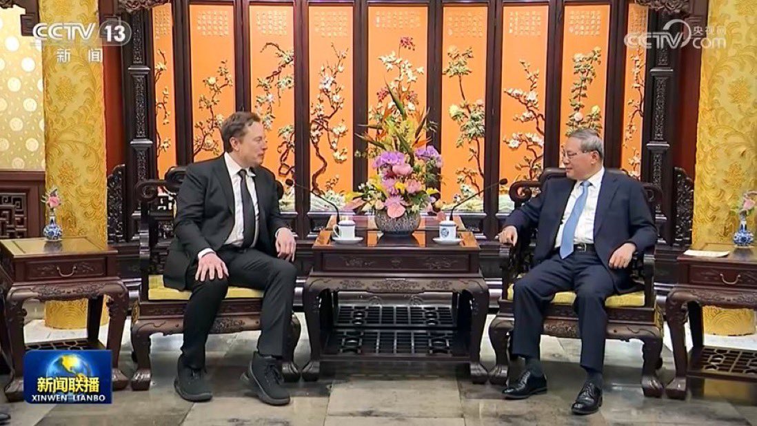 Elon Musk e o primeiro-ministro da China, Li Qiang, se encontraram neste domingo, 28