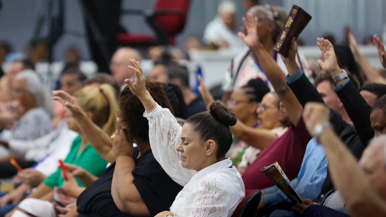EM BUSCA DA SALVAÇÃO - Culto evangélico: vertente caminha para ser maioria