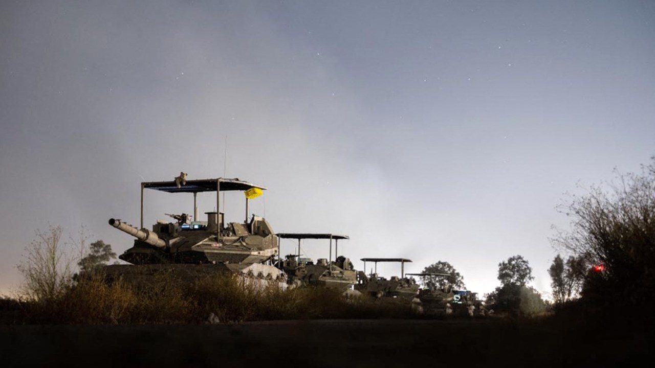Tanques israelenses avançando na cidade de Rafah, no sul da Faixa de Gaza. 08/05/2024