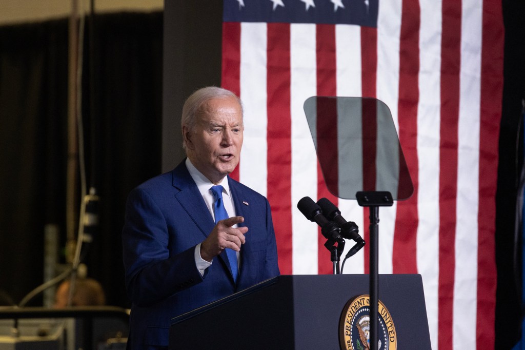 Presidente dos EUA, Joe Biden, discursando na faculdade Gateway Technical College em Wisconsin. 08/05/2024