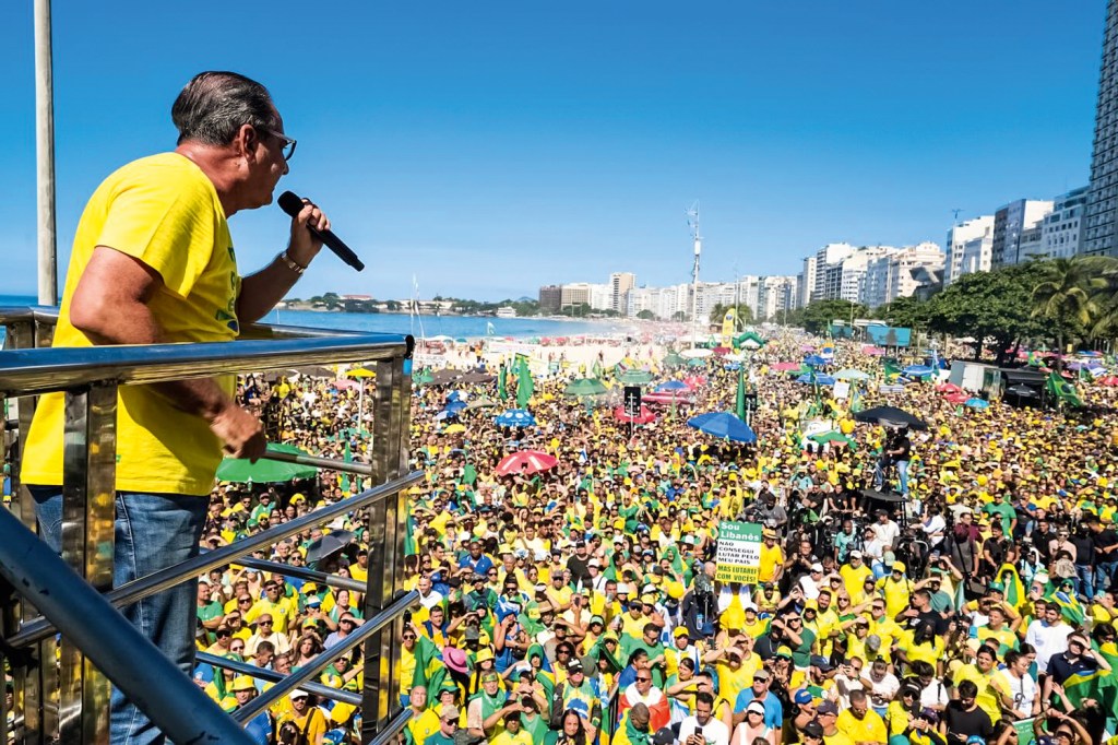 PREGAÇÃO - Malafaia, em ato pró-Bolsonaro no Rio: proximidade com a direita