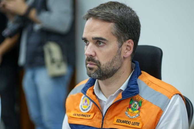 Eduardo Leite, na coordenação dos resgates no Rio Grande do Sul: governador enfraqueceu código ambiental