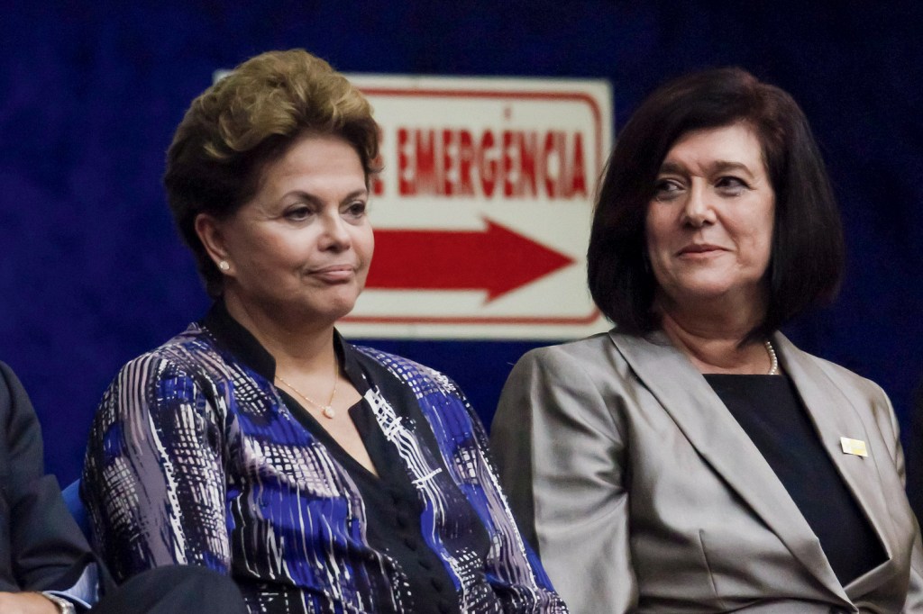 NO PODER - Chambriard com Dilma: ela só fica se fizer o que Lula mandar