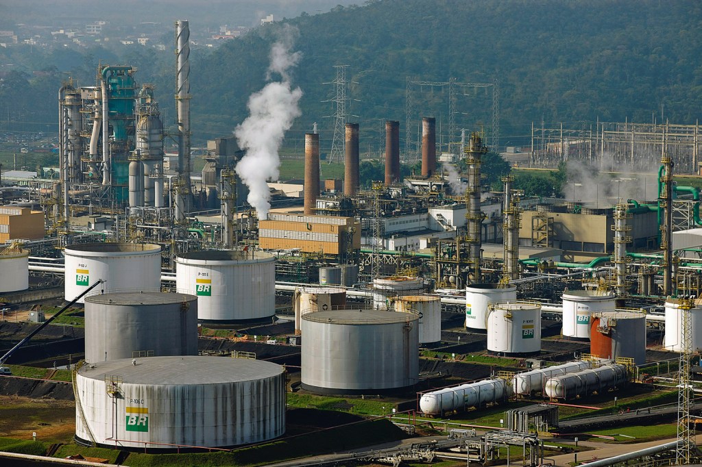 PROBLEMA - Petrobras: intrigas, interferências políticas e prejuízos