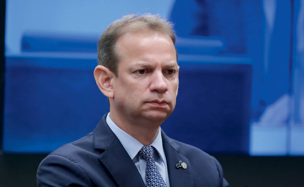 Discussão e votação de propostas legislativas. Dep. Castro Neto (PSD – PI) SURPRESO - Thiago Castro, sobrinho do senador e primo do deputado: “Não estou sabendo disso, não”