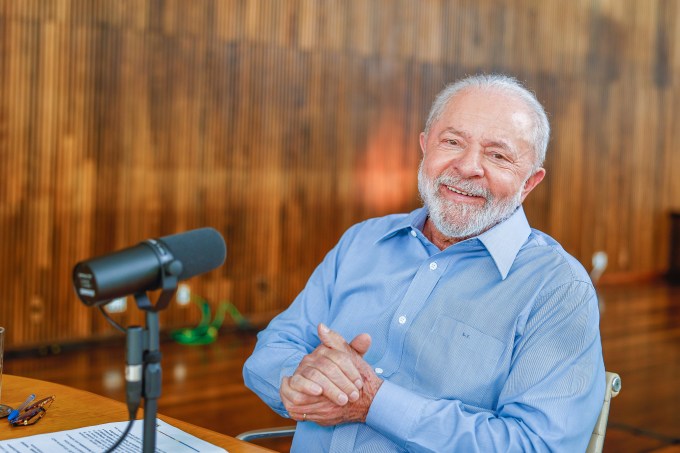 O presidente Luiz Inácio Lula da Silva, durante gravação do programa “Conversa com o presidente”, no Palácio da Alvorada, em junho do ano passado