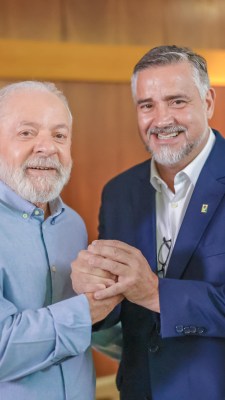 O presidente Lula com o ministro da Secretaria de Comunicação Social, Paulo Pimenta