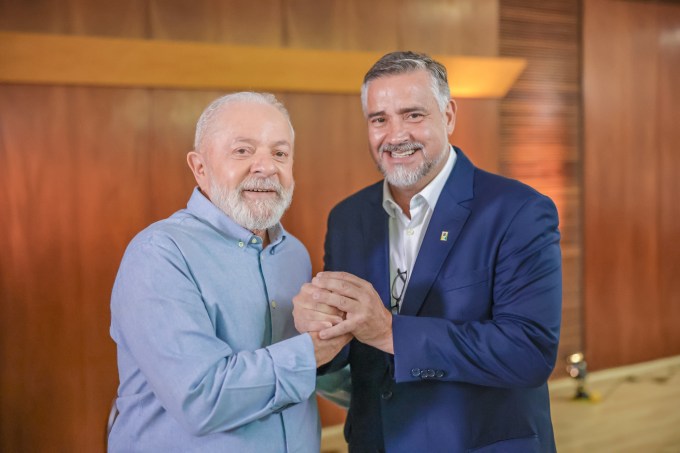 O presidente Lula com o ministro da Secretaria de Comunicação Social, Paulo Pimenta