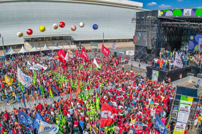 Ato de centrais sindicais em comemoração ao o Dia do Trabalhador, no estacionamento da Neo Química Arena, o estádio do Corinthians, em Itaquera, São Paulo, com a participação do presidente Lula