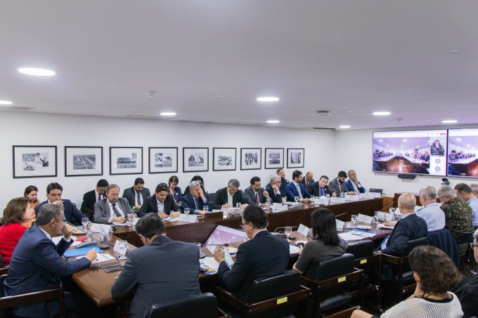 O ministro da Casa Civil, Rui Costa, comanda reunião da Sala de Situação sobre o Rio Grande do Sul, no Palácio do Planalto, em Brasília