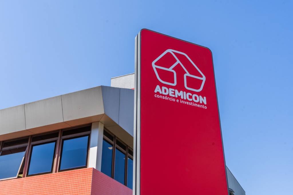 Ademicon abre mais 16 lojas após comercializar R$ 5 bilhões em um mês